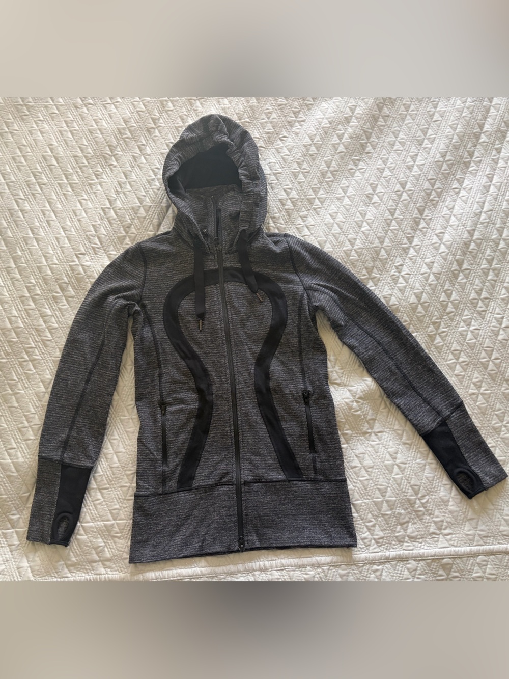 Lululemon stride jacket size 4- hooded zip Utility Jacket in Charcoal Gray